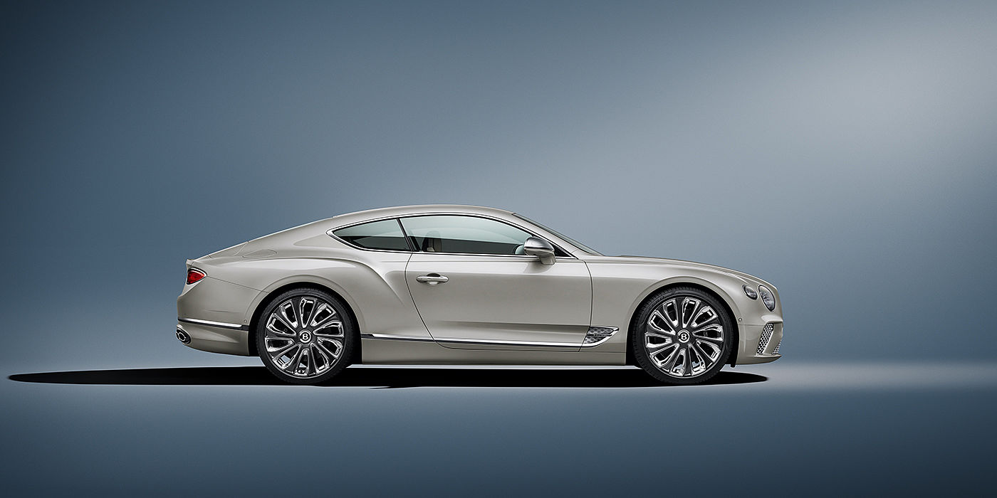 Bentley Newcastle Bentley Continental GT Mulliner coupe in White Sand paint front 34